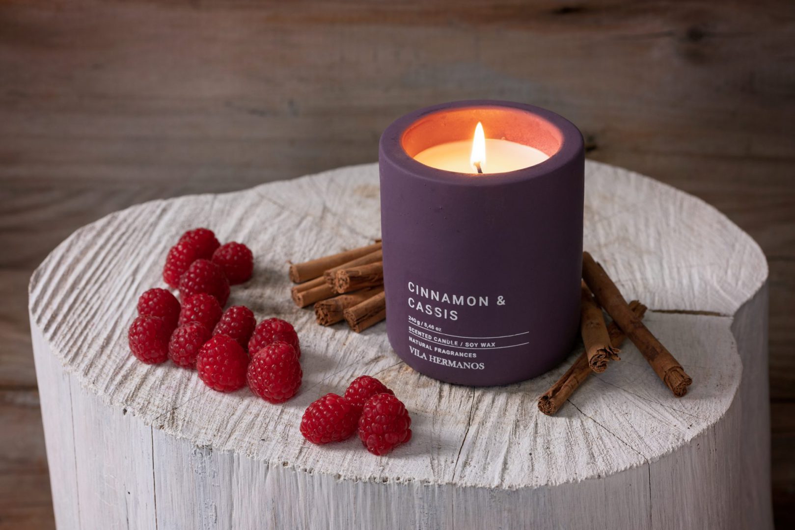 נר ריחני בטון Cinnamon & Cassis