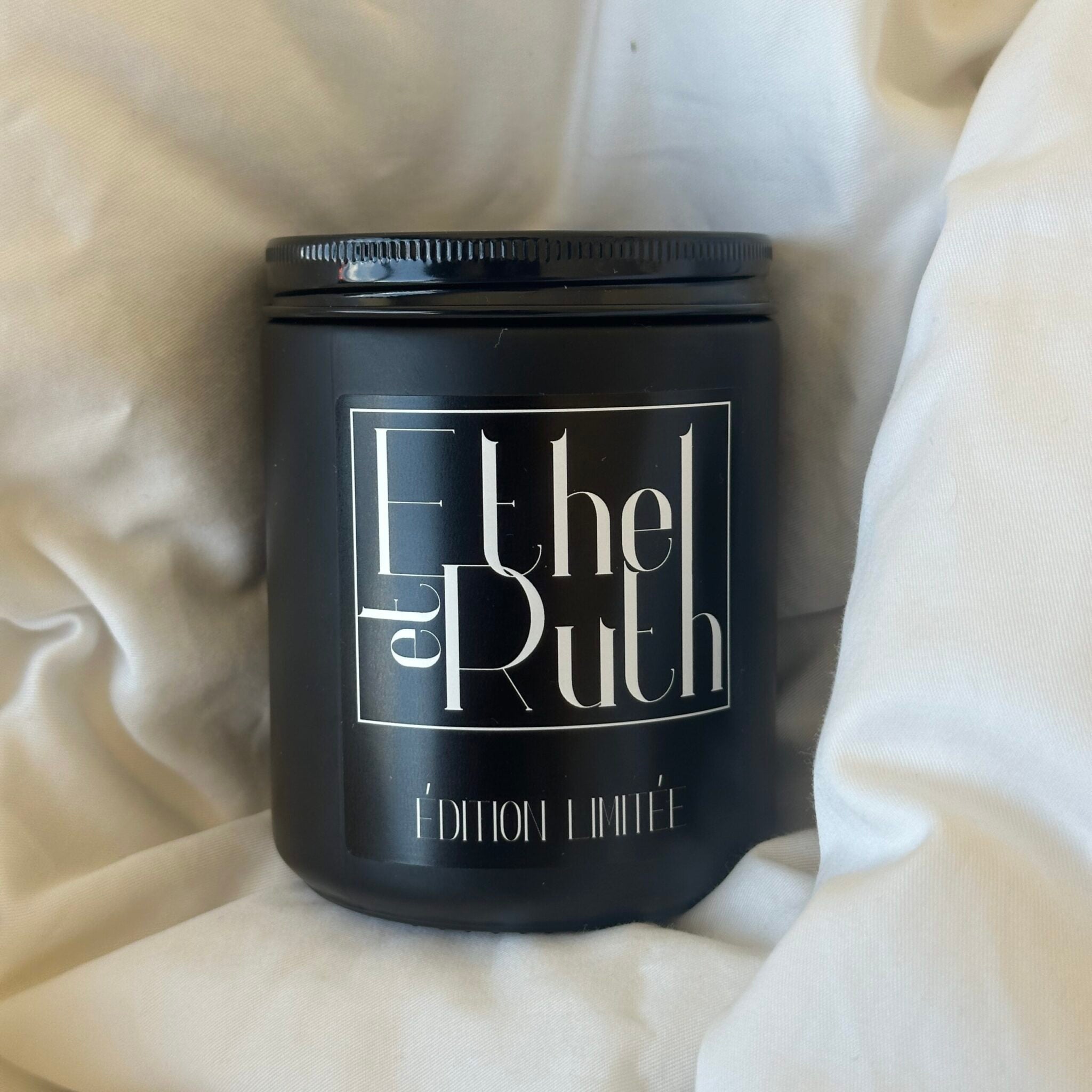 נר ריחני זכוכית שחורה Limited edition