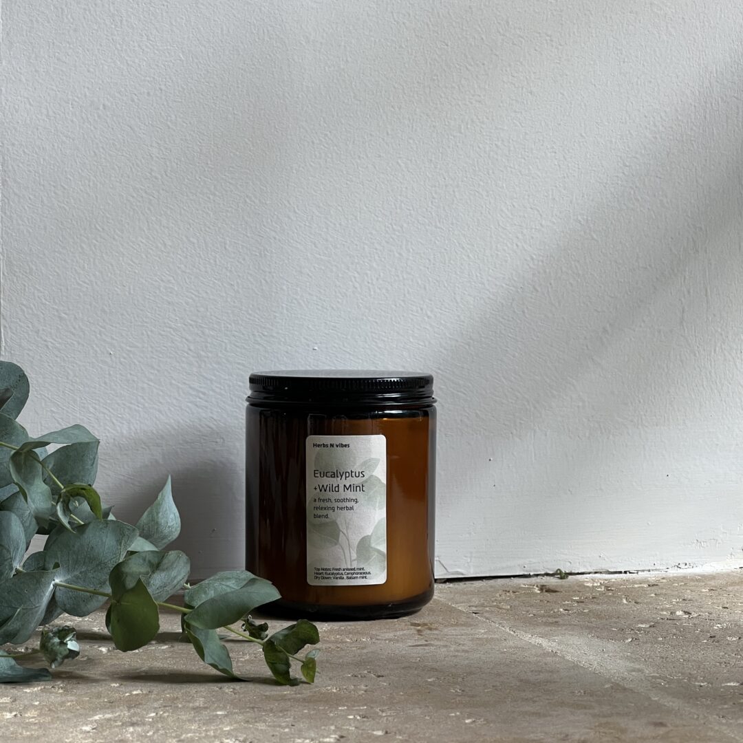 Herbs N Vibes נר ריחני צנצנת בניחוח Eucalyptus +Wild Mint