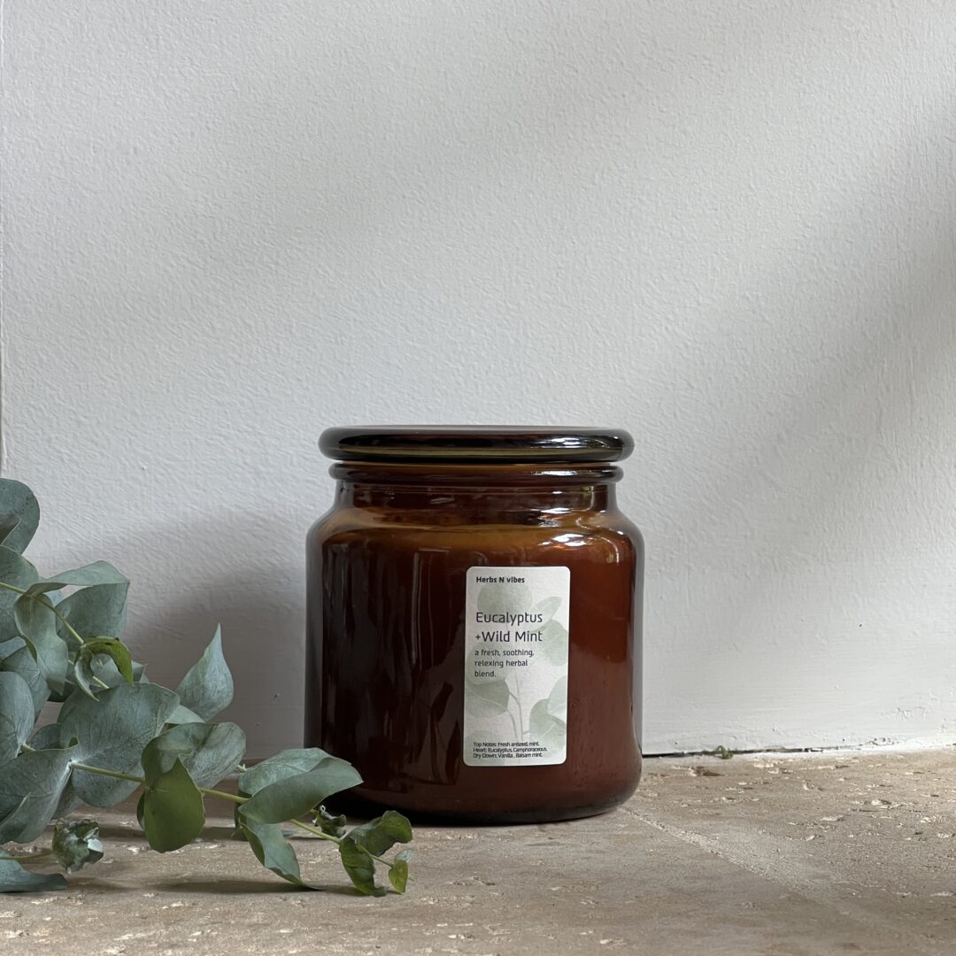 Herbs N Vibes נר ריחני בניחוח Eucalyptus +Wild Mint