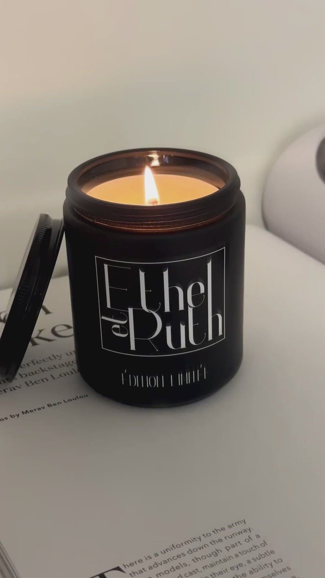 טעינת וידאו: נר ריחני זכוכית שחורה Limited edition
