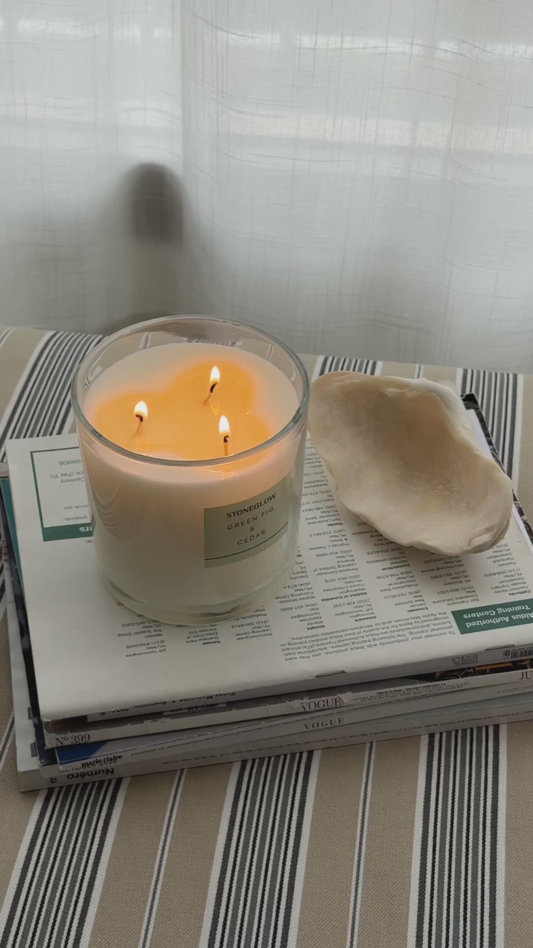 טעינת וידאו: נר ריחני ענק Green Fig &amp; Cedar
