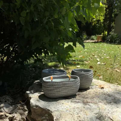 נר ציטרונלה בטון אפור ריקועים